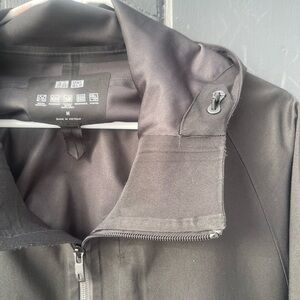 Uniqlo Lightweight Windbreaker Water Resistant Blavk Men’s Jacket